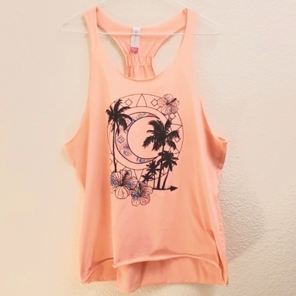 No Boundaries Tees - Picture 2 of 7